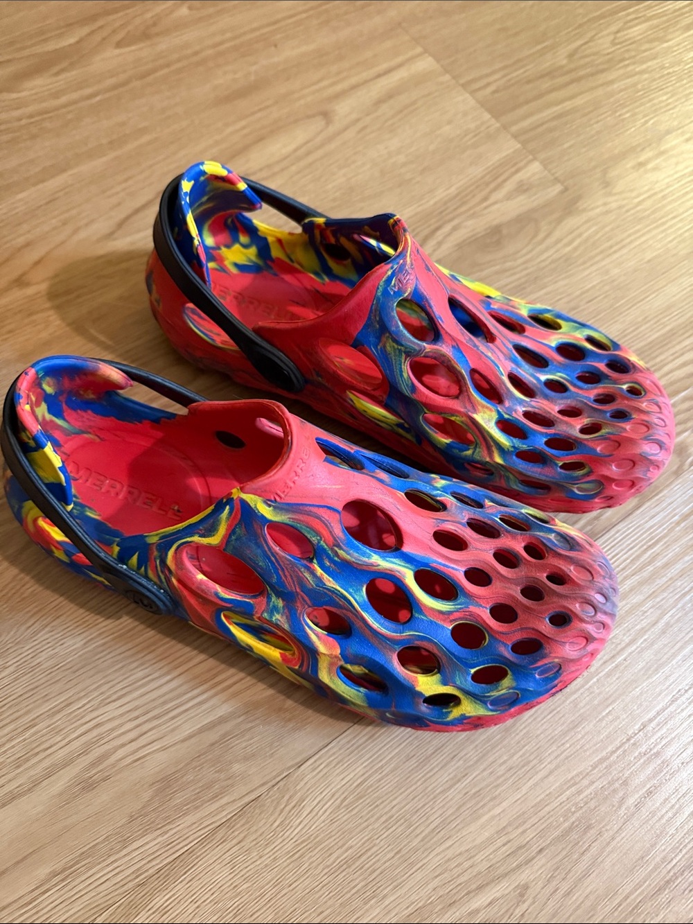 Merrell Womenโs Red Blue Yellow Swirl Water Shoes